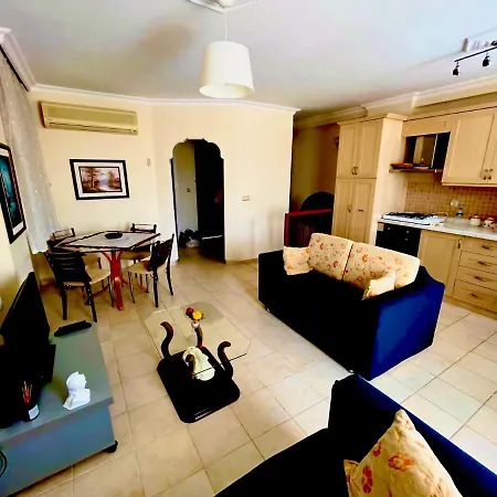 Milross - Peace At Apartment Side